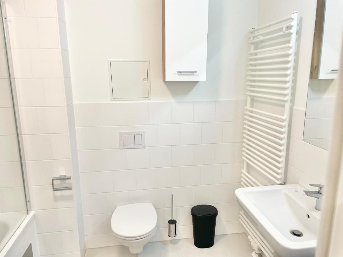 Central 55M2 Flat With Balcony & Parking ウィーン エクステリア 写真